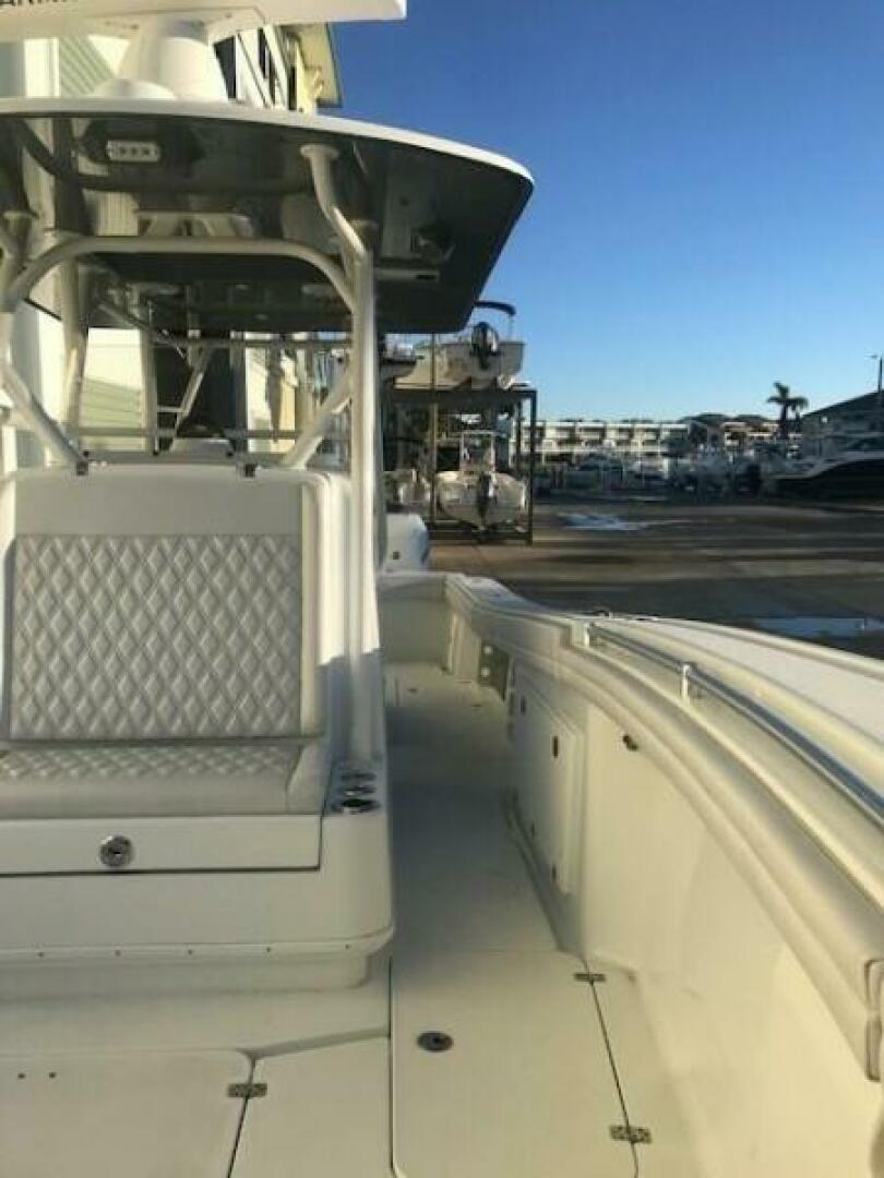 Slide: The Image of Yellowfin 34 Offshore 2019 - 5425777