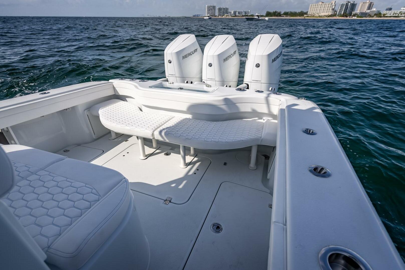 Slide: The Image of Yellowfin 34 Offshore 2025 - 4493248