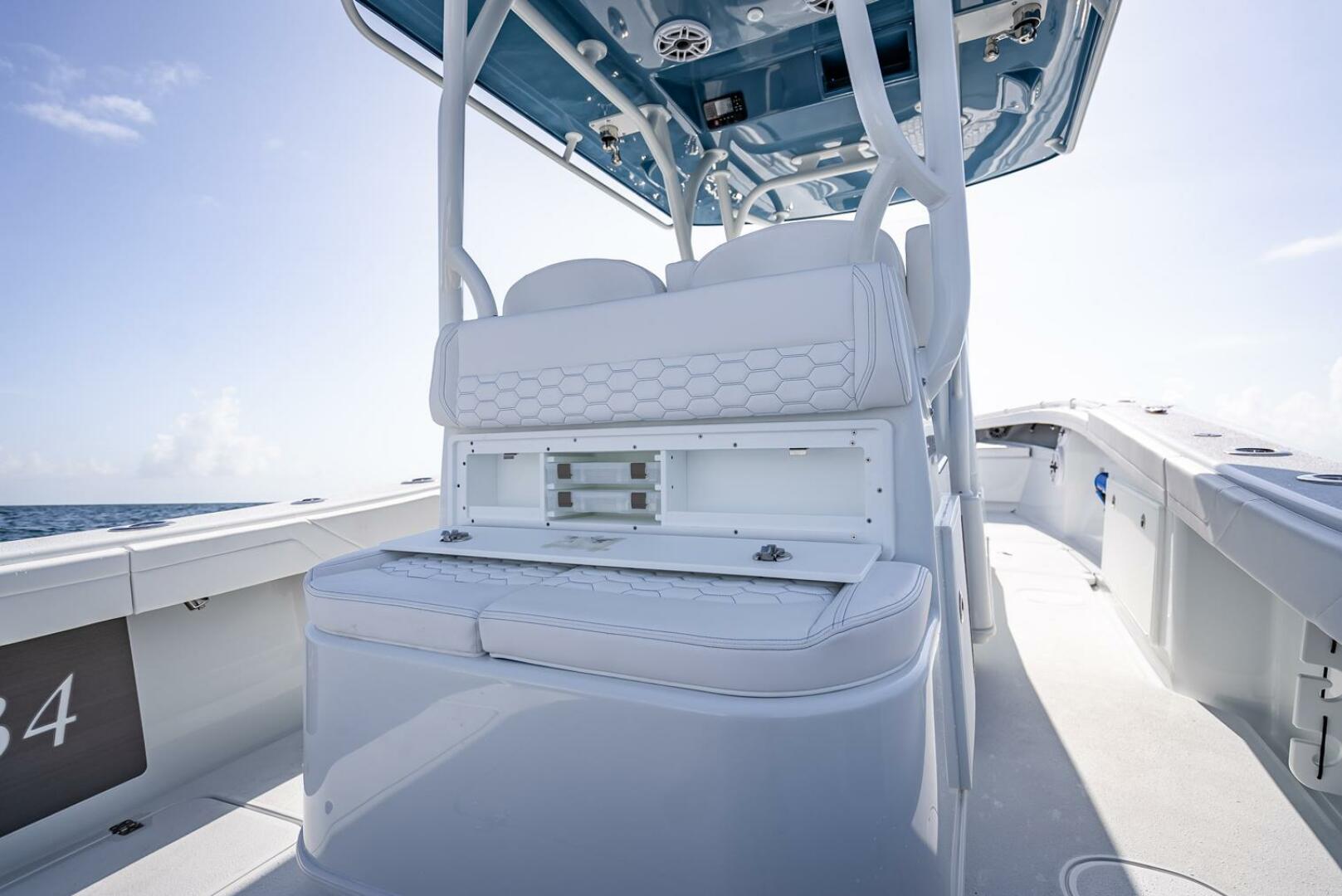 Slide: The Image of Yellowfin 34 Offshore 2025 - 4493250