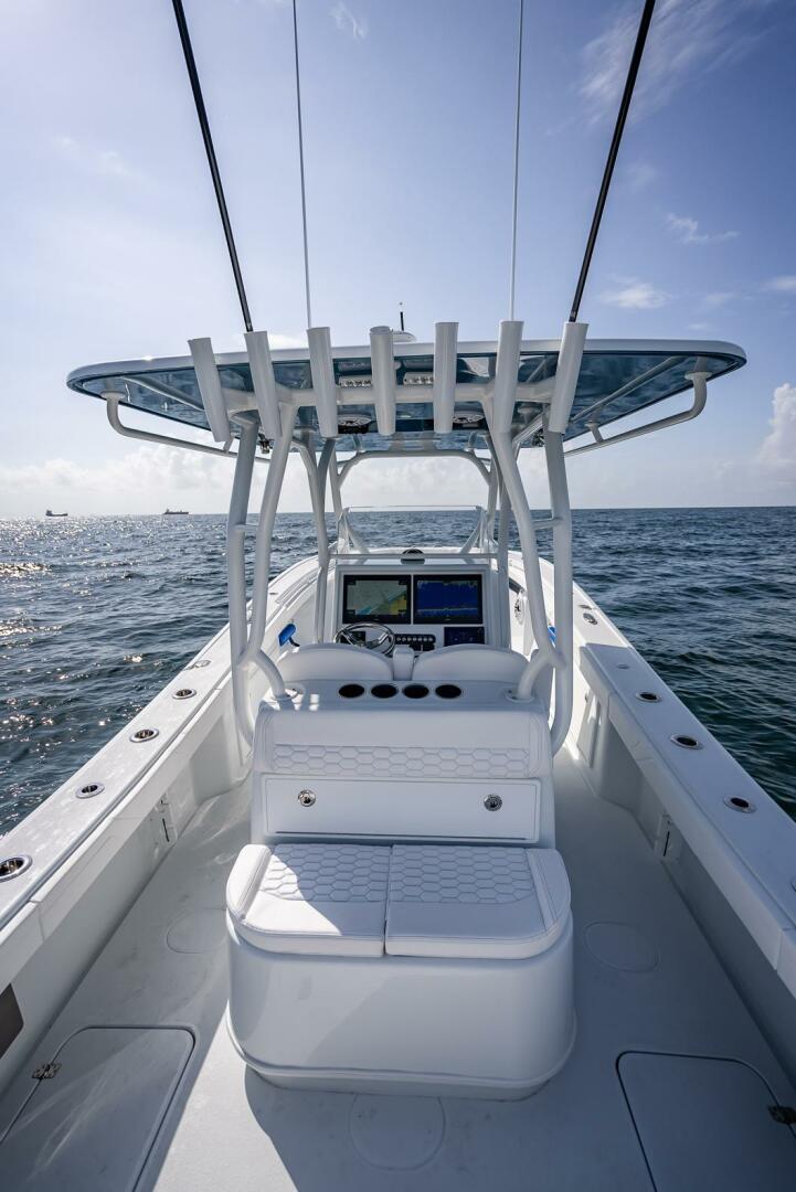 Slide: The Image of Yellowfin 34 Offshore 2025 - 4493265