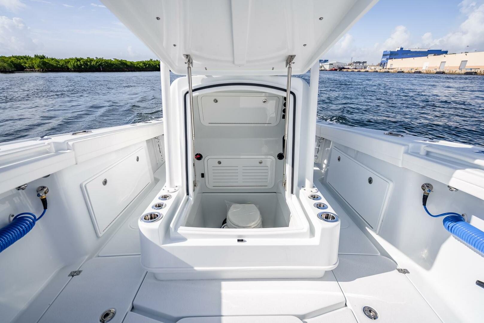 Slide: The Image of Yellowfin 34 Offshore 2025 - 4498696