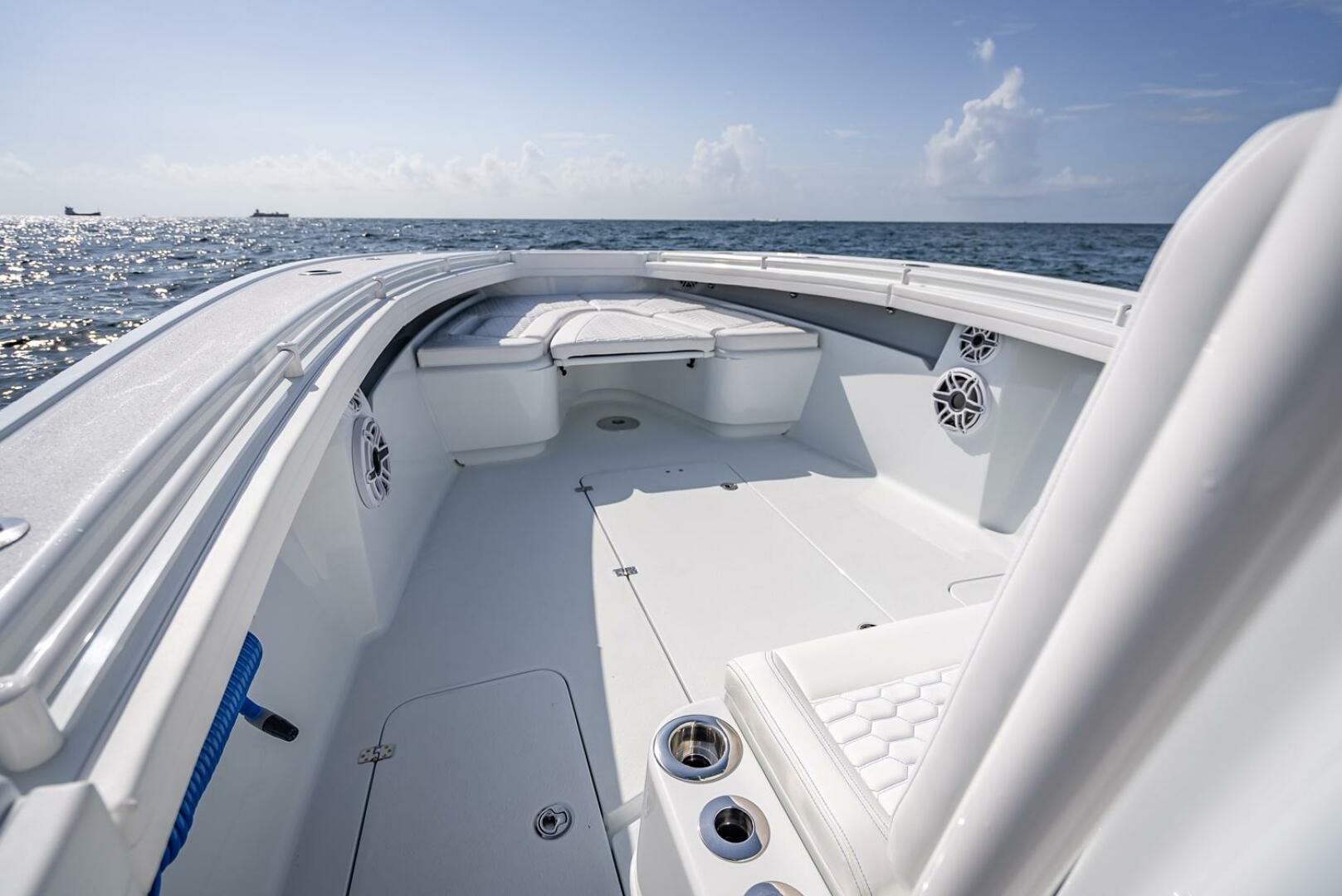 Slide: The Image of Yellowfin 34 Offshore 2025 - 4498697