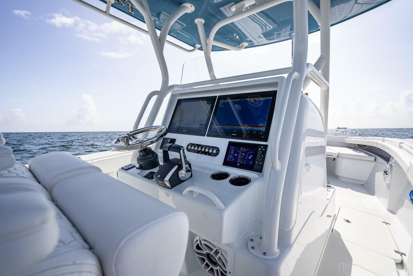 Slide: The Image of Yellowfin 34 Offshore 2025 - 5528037