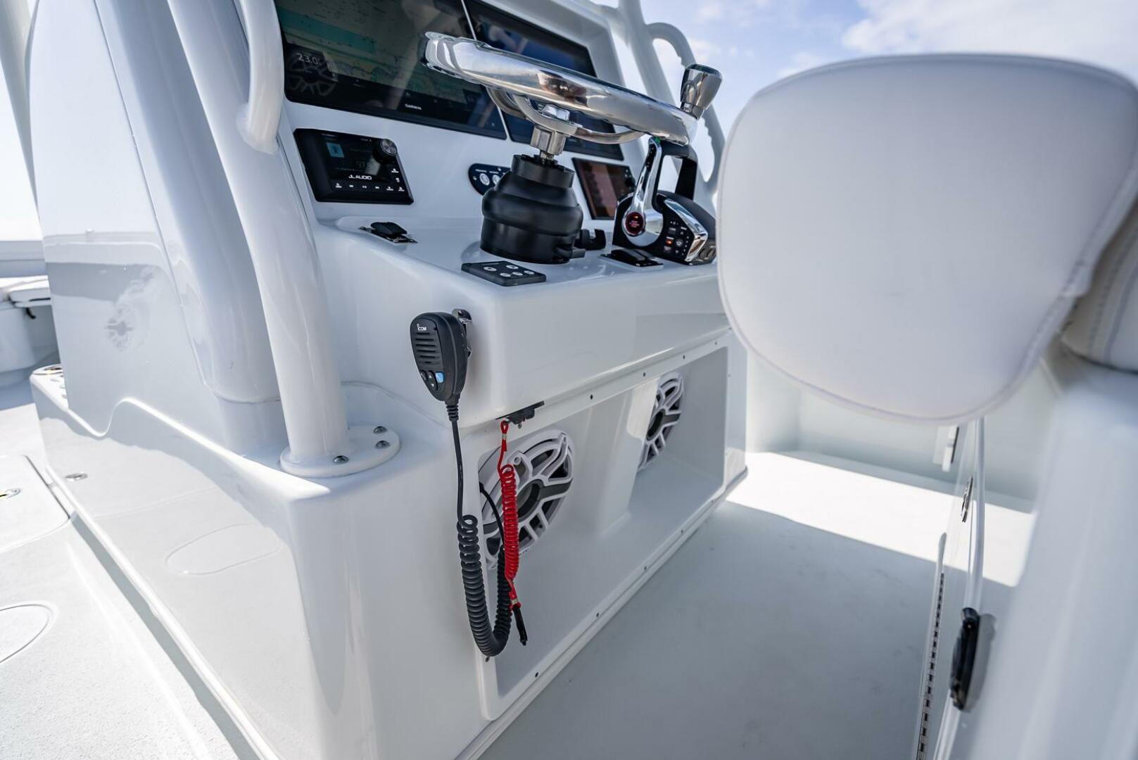 Slide: The Image of Yellowfin 34 Offshore 2025 - 5528043