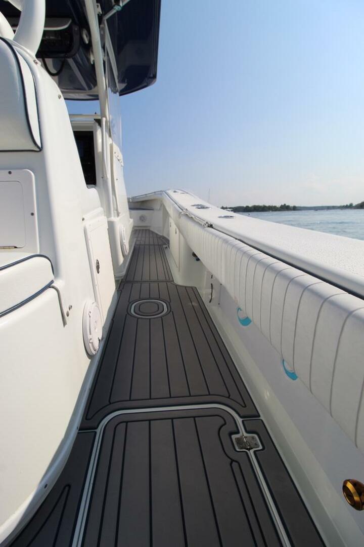 Slide: The Image of Yellowfin 36 2014 - 5495609