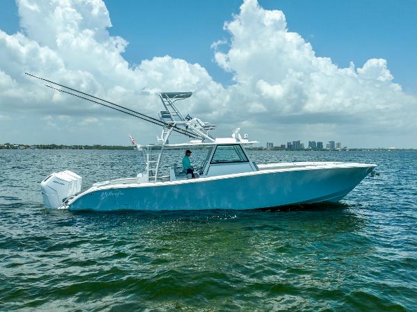 Slide: The Image of Yellowfin 42 2023 - 0