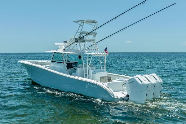 Slide: The Image of Yellowfin 42 2023 - 10