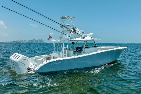 Slide: The Image of Yellowfin 42 2023 - 12
