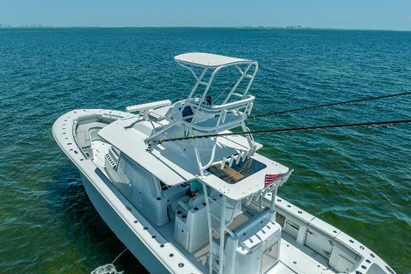 Slide: The Image of Yellowfin 42 2023 - 15