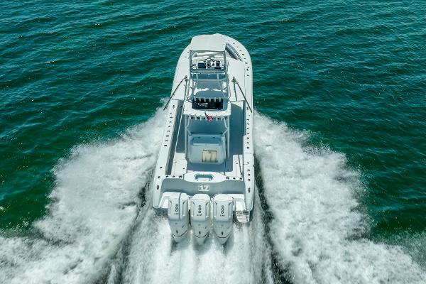 Slide: The Image of Yellowfin 42 2023 - 18