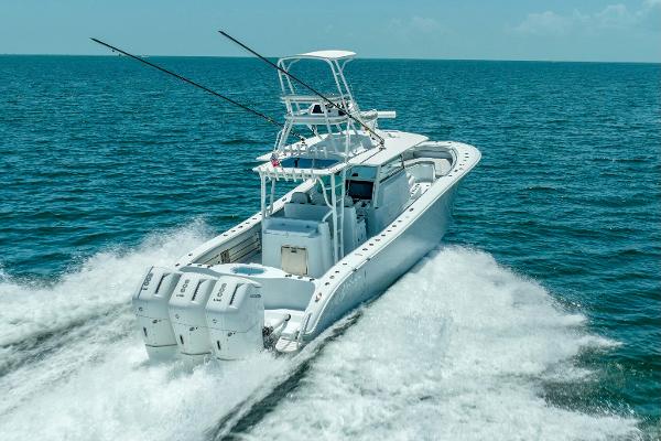Slide: The Image of Yellowfin 42 2023 - 19