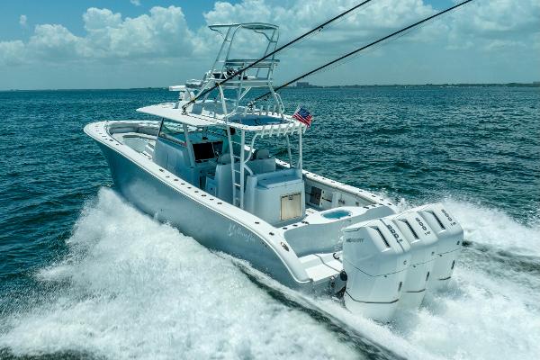 Slide: The Image of Yellowfin 42 2023 - 21