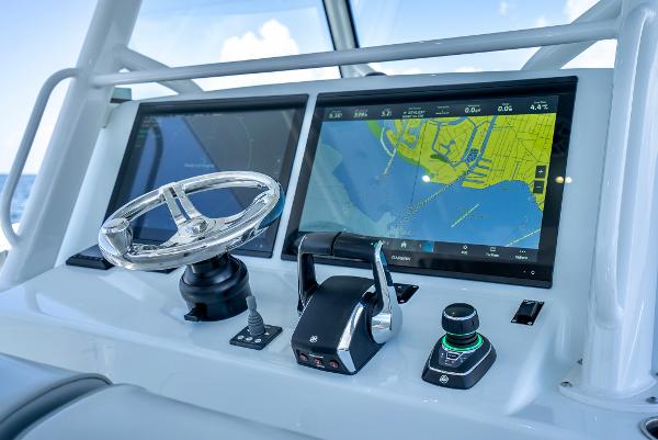 Slide: The Image of Yellowfin 42 2023 - 25