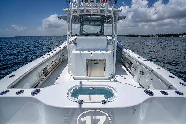 Slide: The Image of Yellowfin 42 2023 - 33