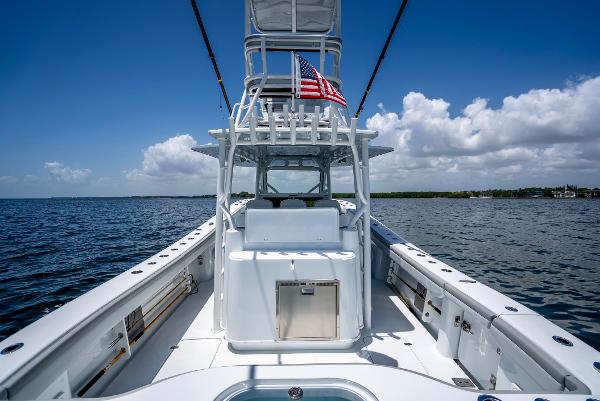 Slide: The Image of Yellowfin 42 2023 - 34