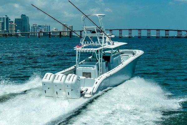 Slide: The Image of Yellowfin 42 2023 - 4