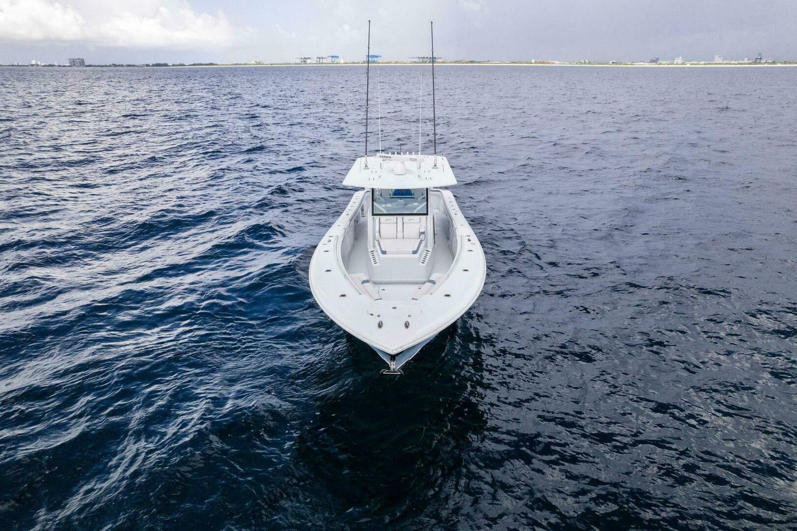 Slide: The Image of Yellowfin 42 2023 - 5284138