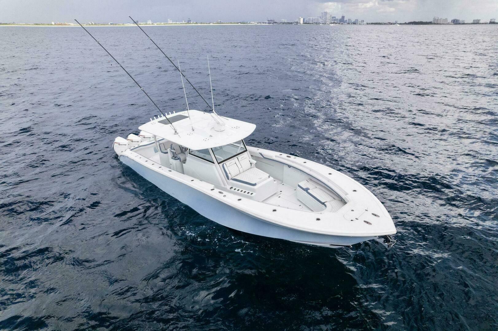 Slide: The Image of Yellowfin 42 2023 - 5284139