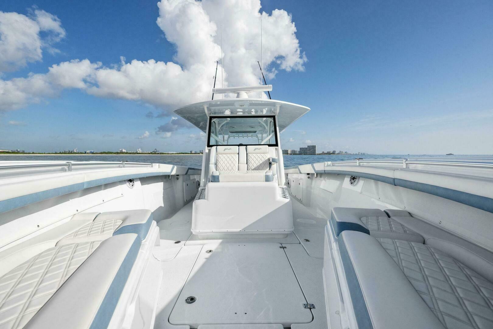Slide: The Image of Yellowfin 42 2023 - 5284150