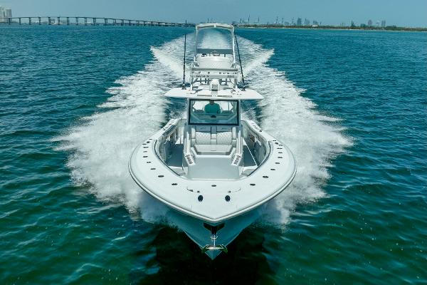 Slide: The Image of Yellowfin 42 2023 - 6