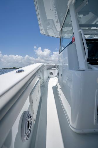 Slide: The Image of Yellowfin 42 2023 - 61