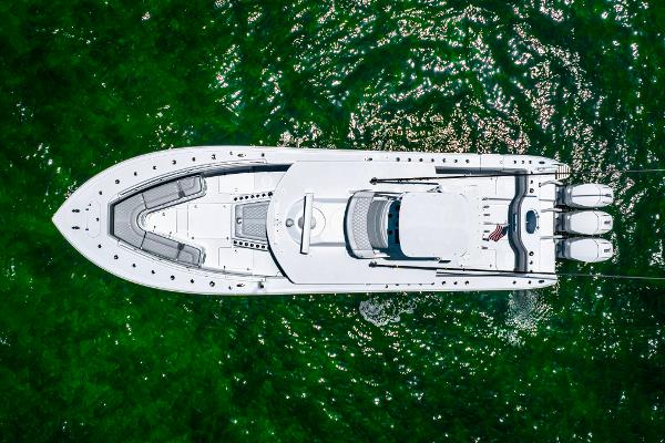 Slide: The Image of Yellowfin 42 2023 - 7