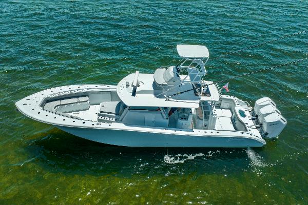 Slide: The Image of Yellowfin 42 2023 - 8