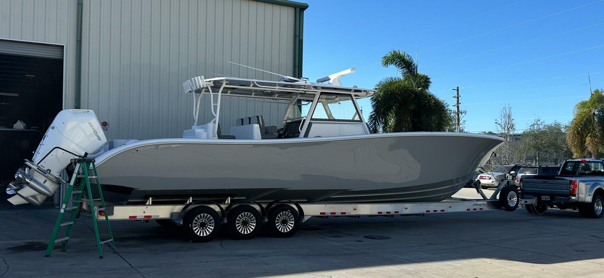 Slide: The Image of Yellowfin 42 CC 2025 - 5086869