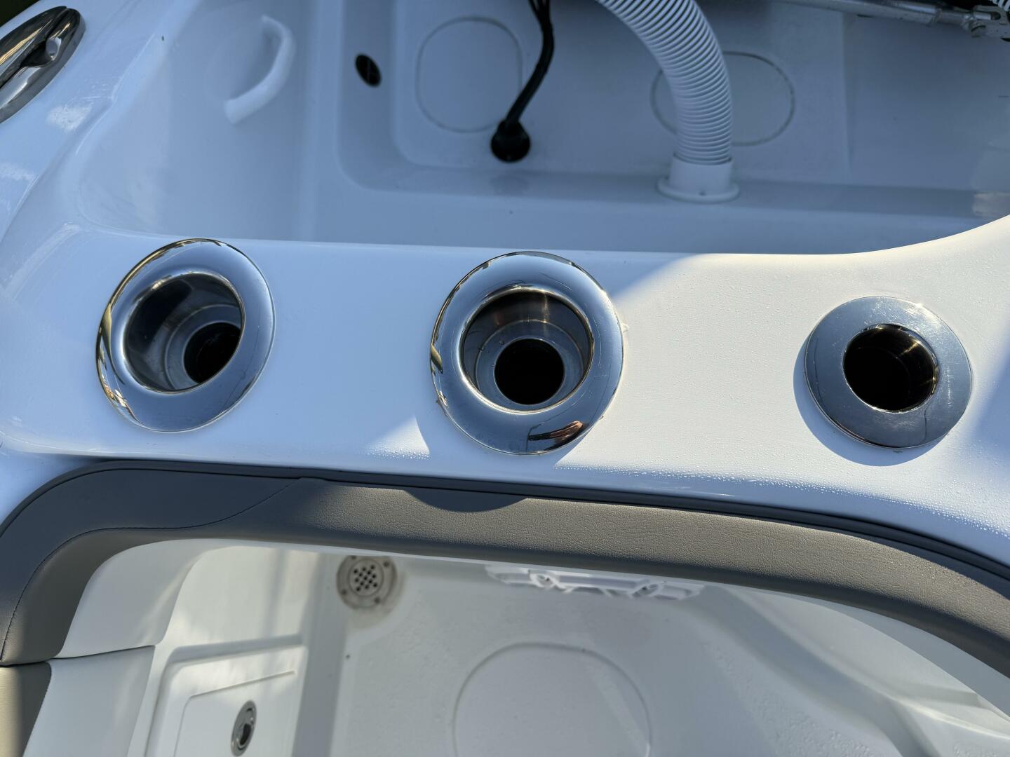 Slide: The Image of Yellowfin 42 CC 2025 - 5112850