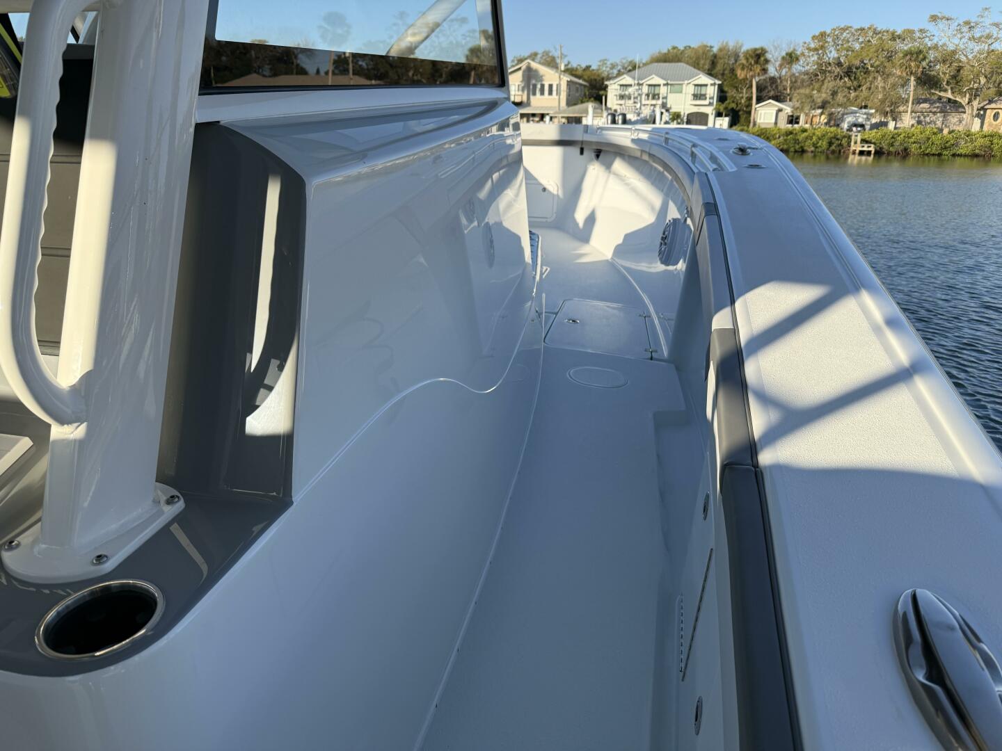 Slide: The Image of Yellowfin 42 CC 2025 - 5112885