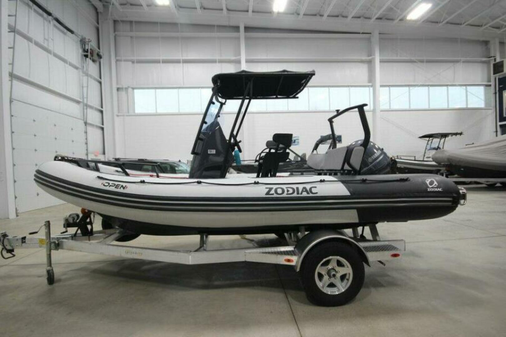 Slide: The Image of Zodiac Open 5.5 PVC T-Top 2023 - 5175680