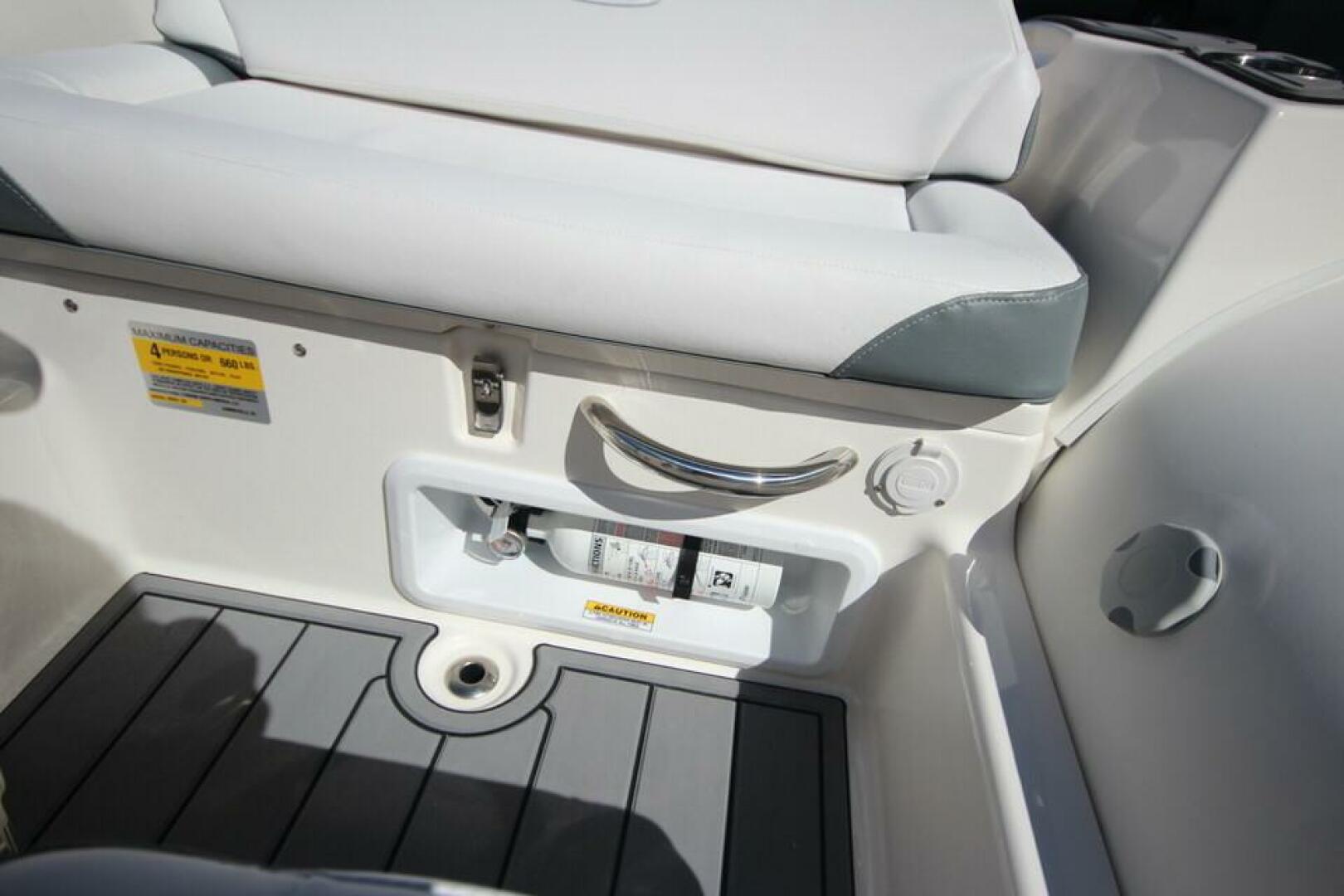 Slide: The Image of Zodiac Yachtline 360 Deluxe NEO 2025 - 5167943