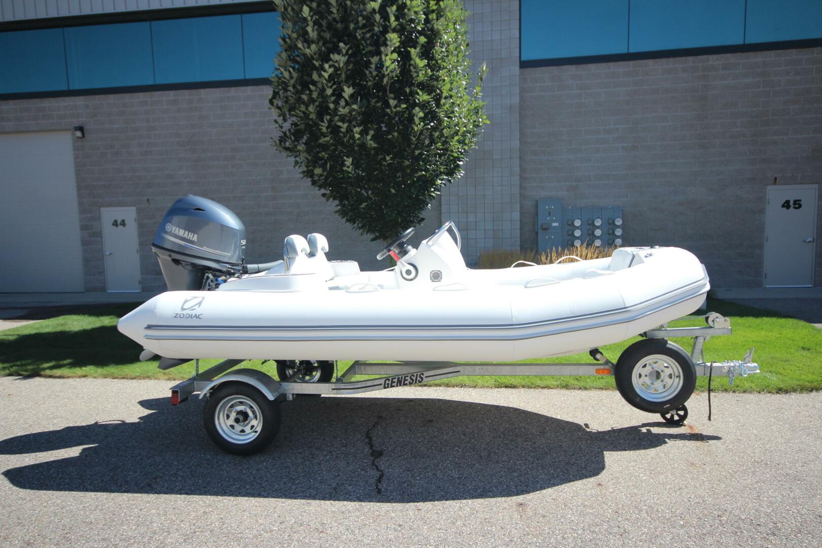 Slide: The Image of Zodiac Yachtline 400 DL NEO 2025 - 5168205