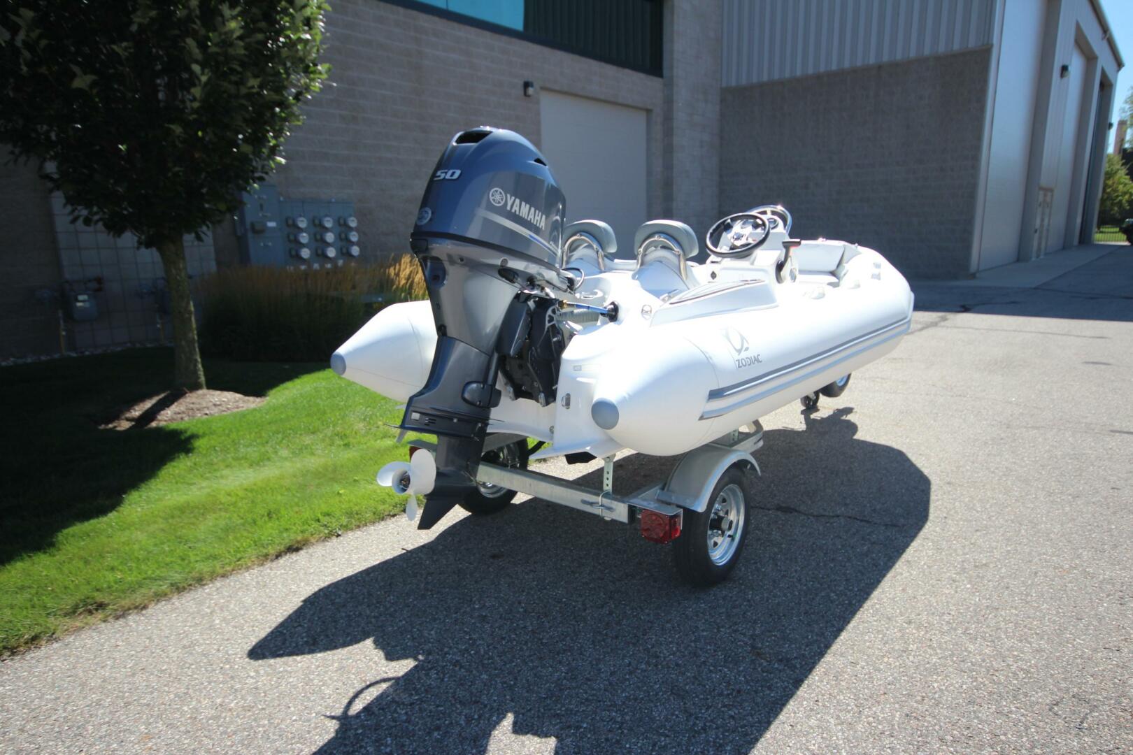 Slide: The Image of Zodiac Yachtline 400 DL NEO 2025 - 5168206