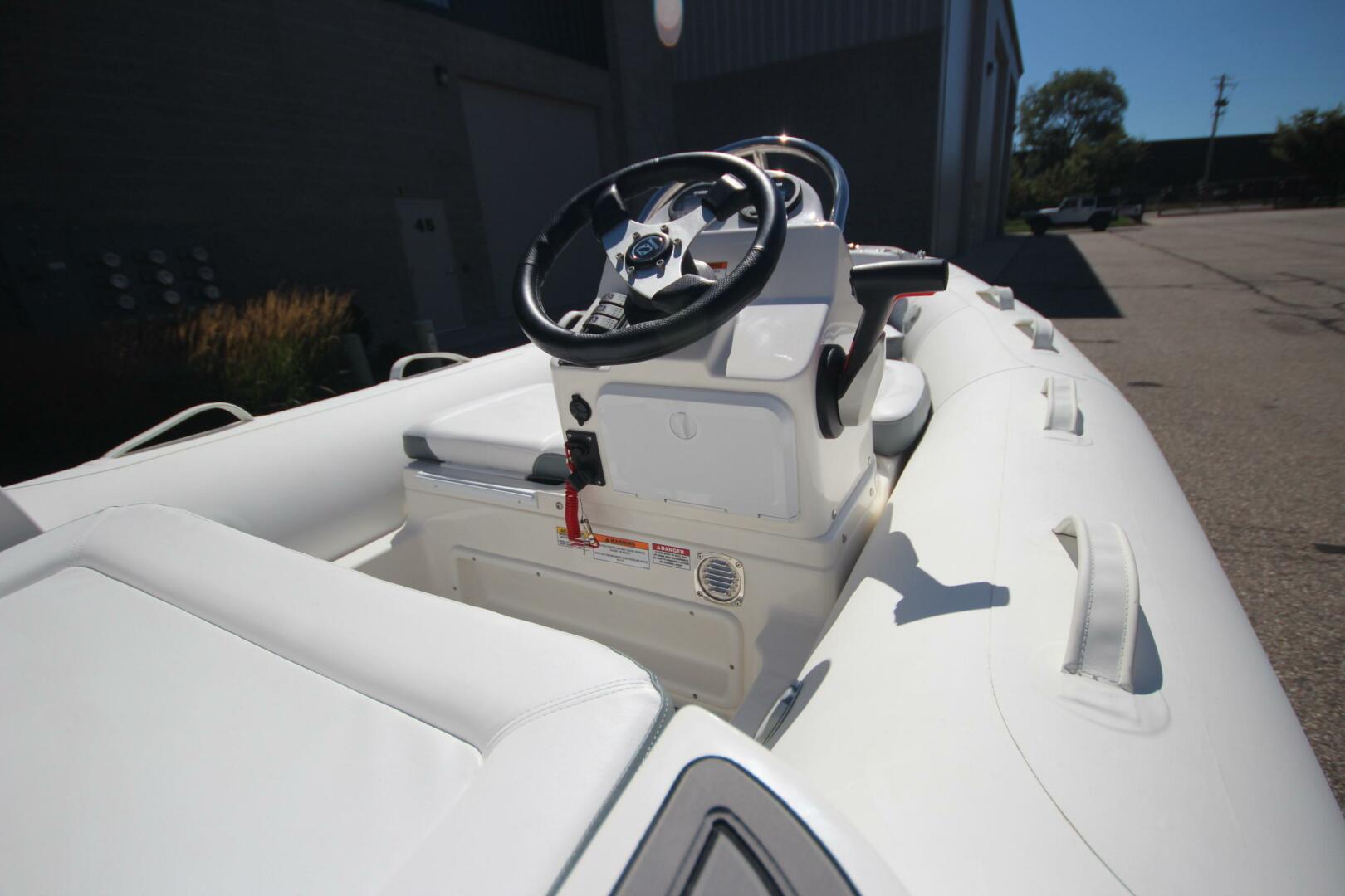 Slide: The Image of Zodiac Yachtline 400 DL NEO 2025 - 5168215