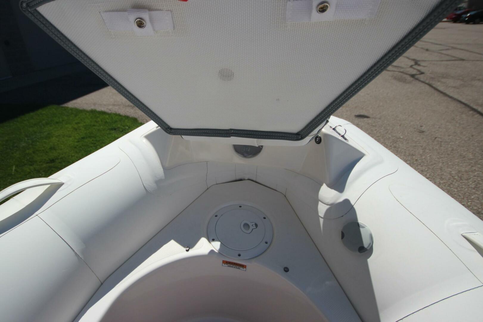 Slide: The Image of Zodiac Yachtline 400 DL NEO 2025 - 5168218