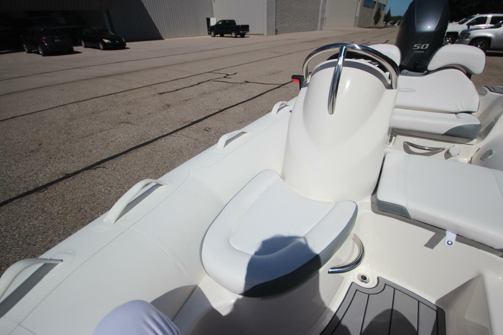 Slide: The Image of Zodiac Yachtline 400 DL NEO 2025 - 5168219