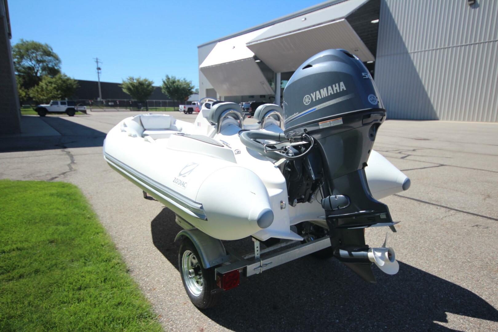 Slide: The Image of Zodiac Yachtline 400 DL NEO 2025 - 5168207