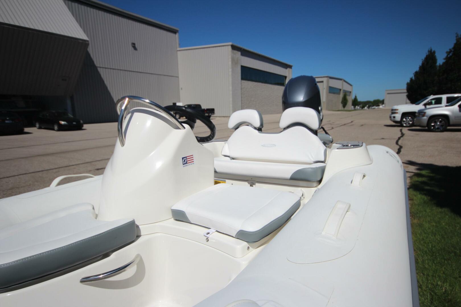 Slide: The Image of Zodiac Yachtline 400 DL NEO 2025 - 5168209
