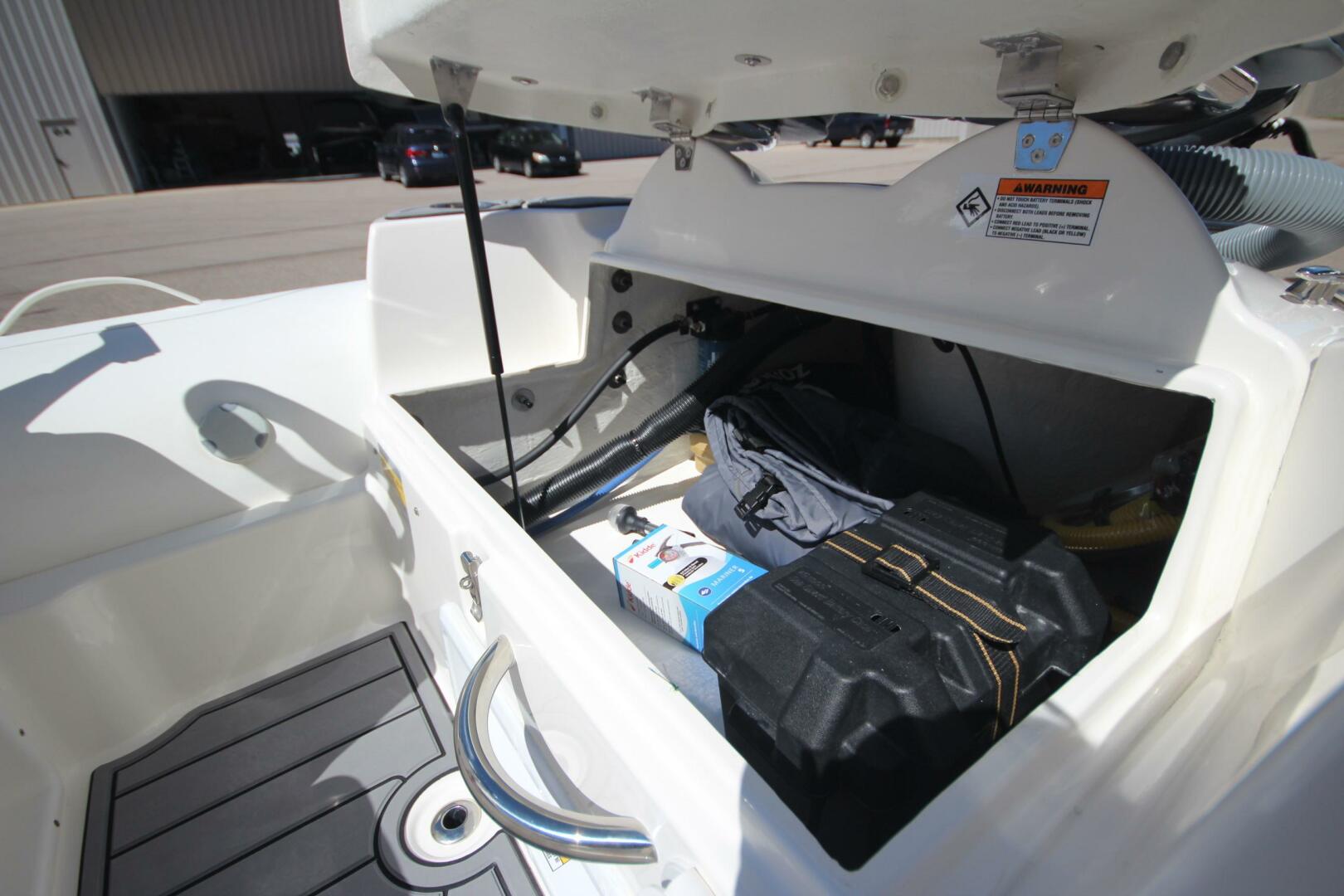 Slide: The Image of Zodiac Yachtline 400 DL NEO 2025 - 5168211