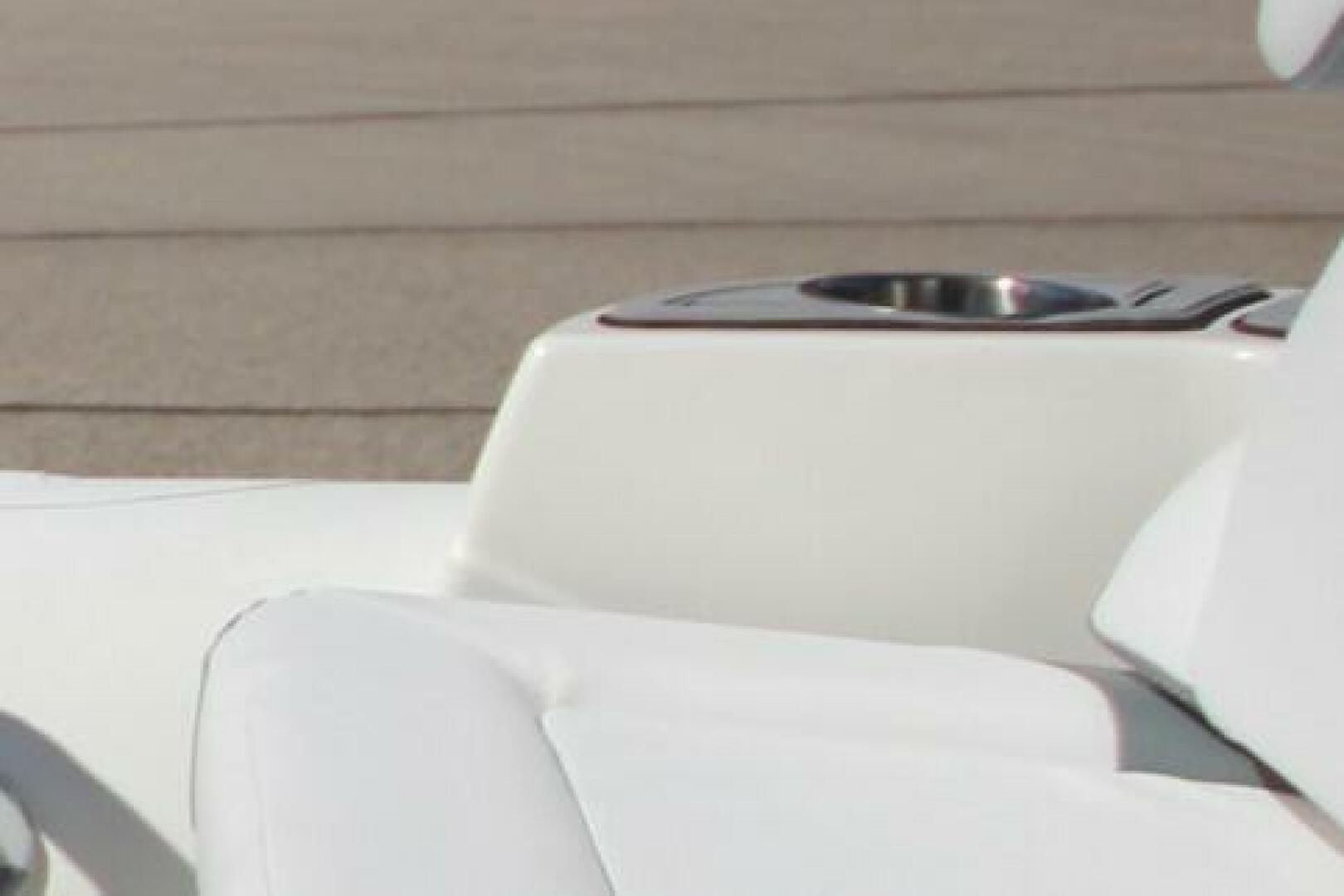 Slide: The Image of Zodiac Yachtline 400 DL NEO 2025 - 5168213