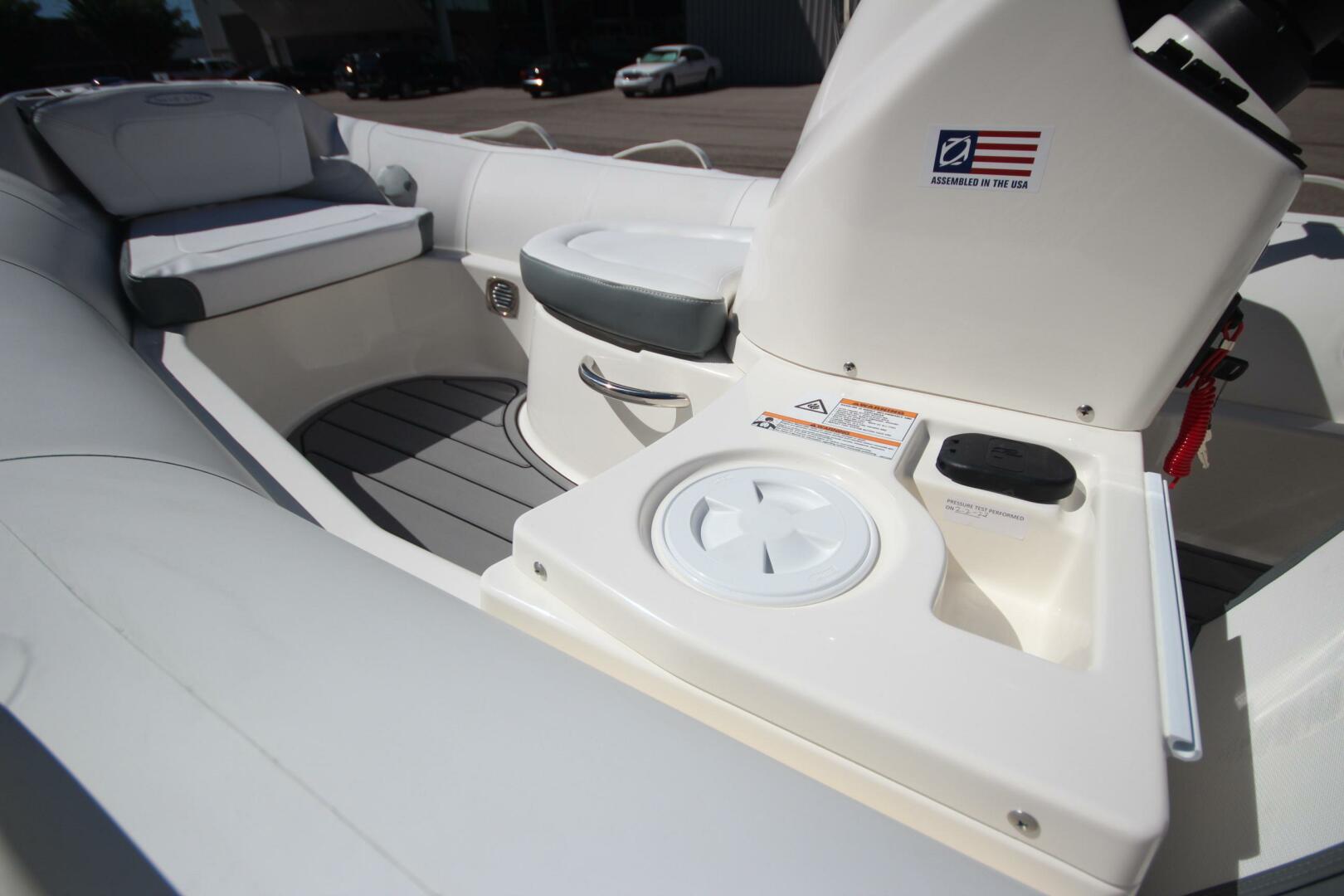 Slide: The Image of Zodiac Yachtline 400 DL NEO 2025 - 5168214