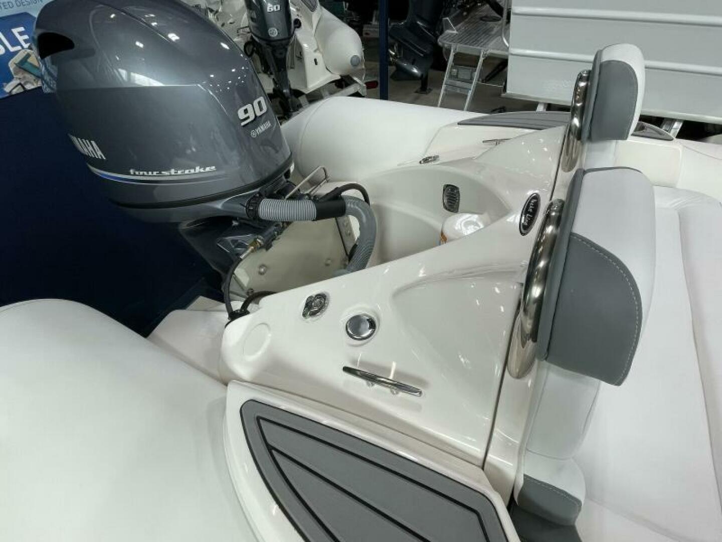 Slide: The Image of Zodiac Yachtline 490 Deluxe NEO 2023 - 5168377