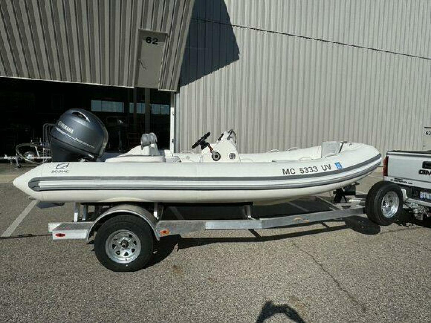 Slide: The Image of Zodiac Yachtline 490 DL NEO and Trailer 2022 - 5184548