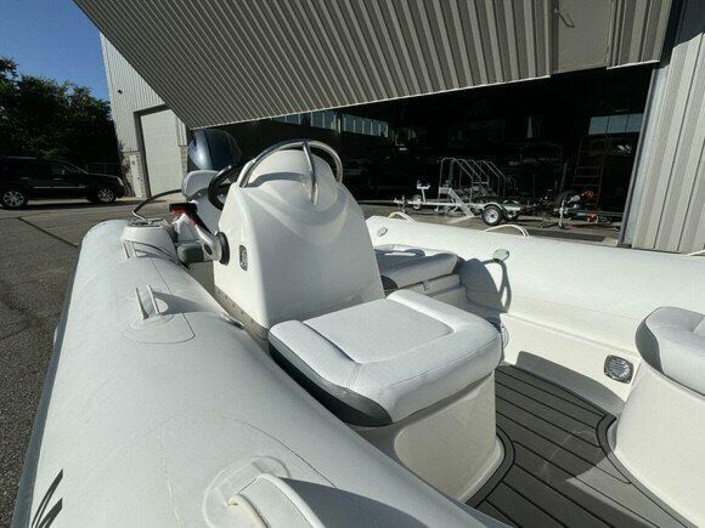 Slide: The Image of Zodiac Yachtline 490 DL NEO and Trailer 2022 - 5184552