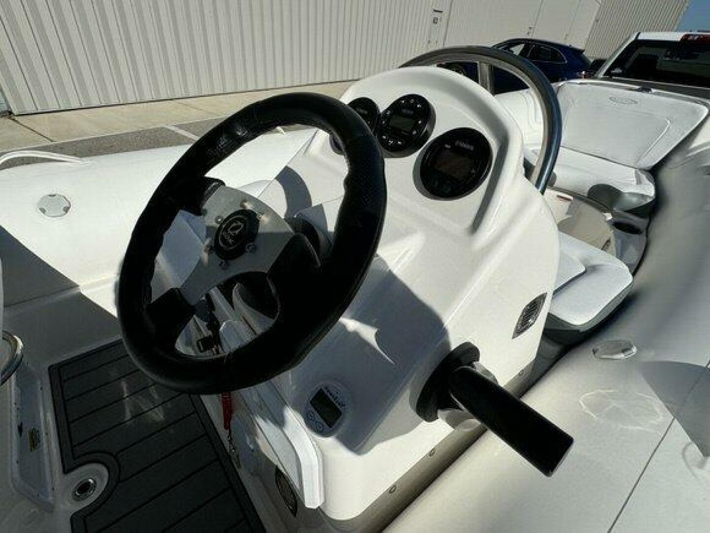 Slide: The Image of Zodiac Yachtline 490 DL NEO and Trailer 2022 - 5184561